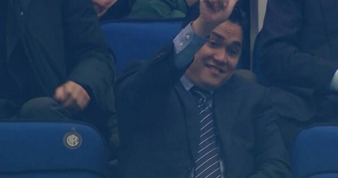 A San Siro  anche la notte di Erick Thohir. Il presidente dell&#39;Inter, in questi giorni a Milano, ha chiuso la sua giornata al Meazza per assistere a Inter-Udinese. L&#39;indonesiano ha preso posto in tribuna accanto al presidente onorario nerazzurro, Massimo Moratti